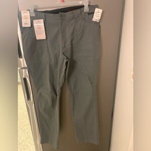 Womens Wrangler Pants Sz 18 All Terrain Gear-x Cargo NWT Roll Up Hiking Outdoors